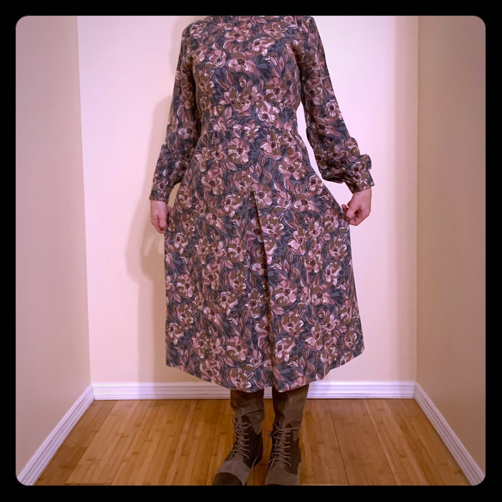 LAST CHANCE - CLOSING UNIQUE Vtg wool midi Floral flannel long slee…